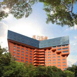 400不到住国宾馆！全程不加价，合家欢推荐！厦门宾馆(中山路万石植物园店）寻味景观房2晚可拆分+含双早+人文导览+簪花体验等