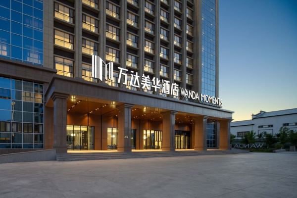 双11返场:机票千元搞定,滑雪比尔滨还便宜!新疆阿勒泰万达美华酒店 NITRO主题房1-5晚可选早餐雪票套餐
