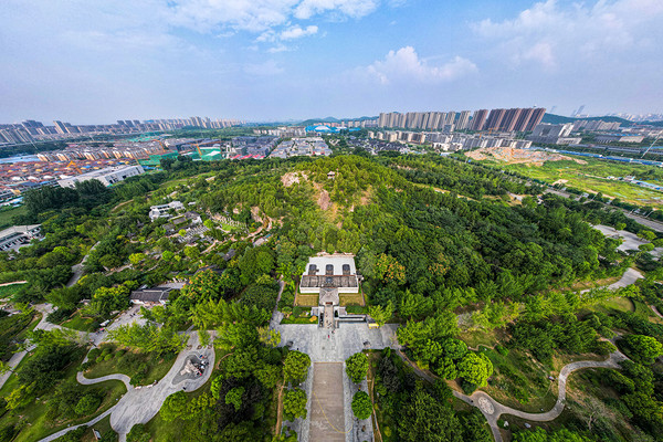 包邮区3h高铁圈的宝藏美食地！周末、中秋、国庆不加价！徐州伊敦康得思酒店 豪华湖景房2晚可拆分+双早+行政礼遇+明阁300元券