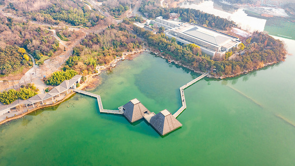 包邮区3h高铁圈的宝藏美食地!周末、中秋、国庆不加价!徐州伊敦康得思酒店 豪华湖景房2晚可拆分+双早+行政礼遇+明阁300元券