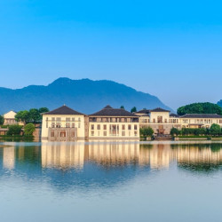 现实版山水画！富春山居度假酒店 园景客房2晚连住套餐（含双早+龙井小罐茶饮欢迎礼+旅拍等）