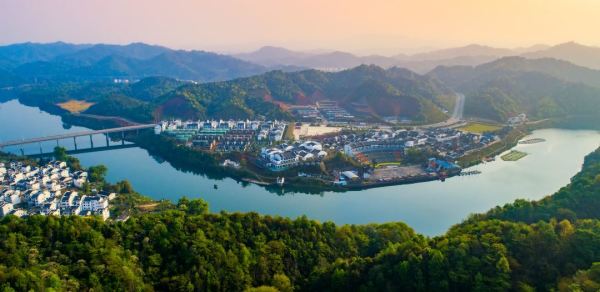 9月限时不加价!住进最美乡村!婺源阅徽堂 庭院单间2晚连住套餐(含双早+汉服体验+集雅居茶室等)