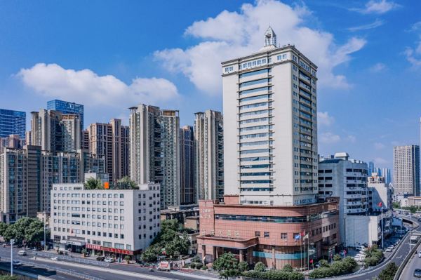 100㎡套房,2张大床!周末/中秋不加价!长沙华悦大酒店1晚家庭套房含3份早餐