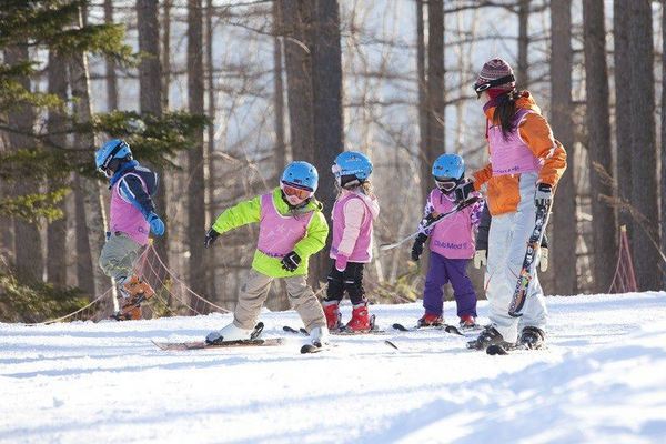 一价全包！含三餐酒水、滑雪课程、丰富休闲活动！Club Med地中海俱乐部 亚布力度假村4-5晚度假套餐