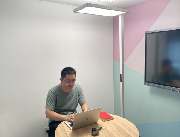全光谱护眼落地灯，不到千元抱回家！用它学习办公真的香！