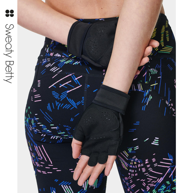 Sweaty Betty 弹力透气舒适健身露指训练手套可调节腕带秋季SB8551