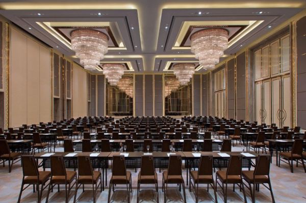 100平大套房!含行政礼遇!周末不加价!青岛李沧绿城喜来登酒店 豪华套房1晚+含双早+行政礼遇