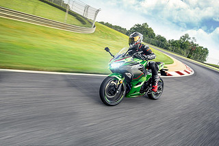 川崎 2023款 Ninja 400 金属烈焰红