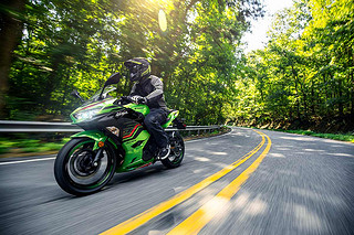 川崎 2023款 Ninja 400 金属烈焰红