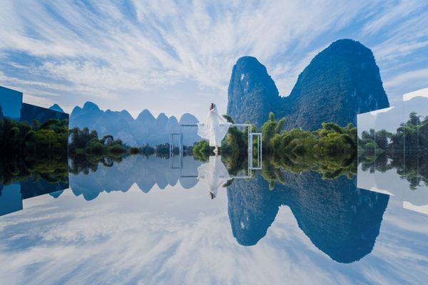 正对20元人民币背景图!全程不加价!阳朔半山云水酒店 云起悬浮景观大床房2晚连住