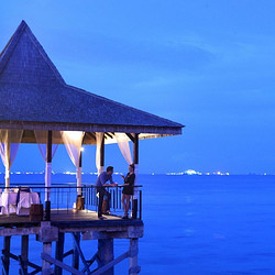 可免费升级至瑞尼豪华房！印度尼西亚图瑞海滩假日酒店 瑞尼山景房1晚套餐（含双早+SPA、餐饮折扣等）