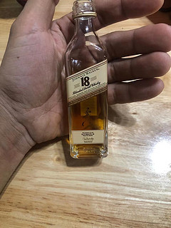 行货玻璃瓶尊尼获加铂金18年调配苏格兰威士忌小酒版50毫升