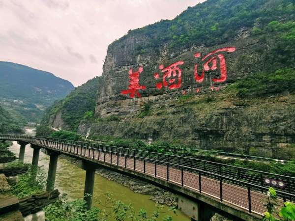 白酒星球：窖藏1988怎么能守住高端酱酒这个门？