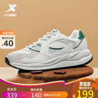 XTEP 特步 奶油鞋男款休闲鞋轻便复古跑步鞋百搭老爹鞋 帆白/深翠绿/月石灰-男 39