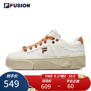 FILA 斐乐 FUSION Stack 女子运动板鞋 T12W232201F-GB 奶白/麦麸棕 39