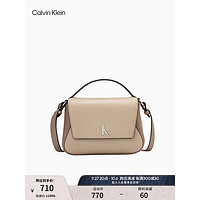Calvin Klein 女包简约金属字母翻盖式可拆卸肩带手提小方包单肩斜挎包礼物 DH3351229-浅卡其色 OS
