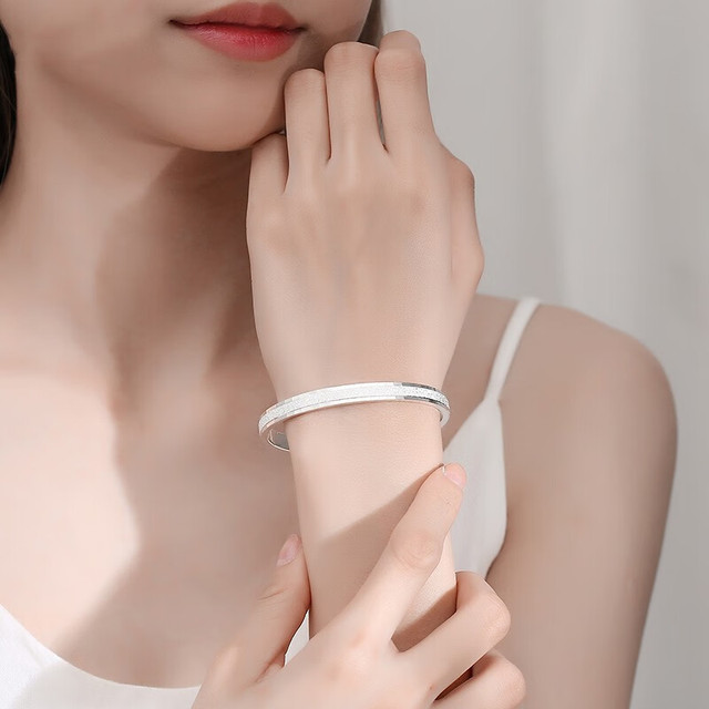 周百福 999足银手镯女年轻开口实心镯子轻奢母亲节礼物送妈妈款首饰 满天星辰手镯3-手提礼盒套装