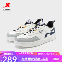 XTEP 特步 板鞋小白鞋男鞋冬运动鞋轻便休闲鞋子977319310063 帆白/幻影灰/墨青蓝 40