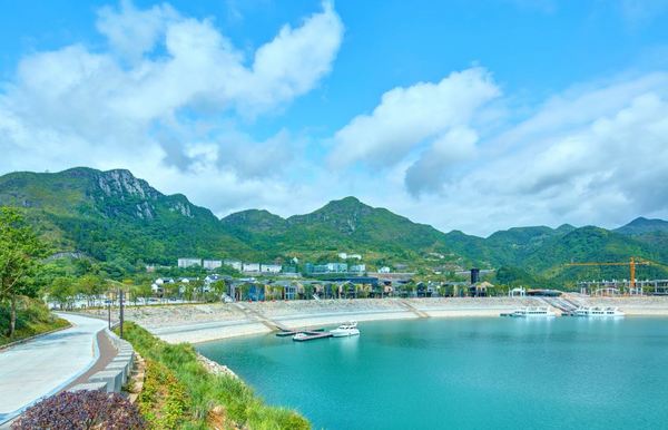 周末端午不加价,千峡湖景区内!浙江丽水青田千峡湖智选假日酒店 高级房2晚套餐