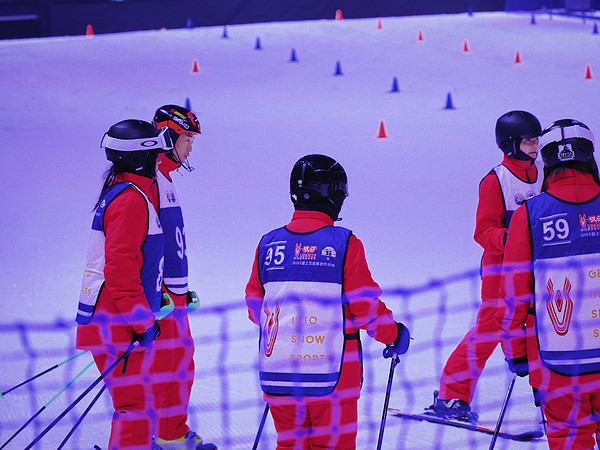 新补货：不用住！不加价！双人娱雪+自助餐！太仓阿尔卑斯雪世界娱雪3小时+太仓CM自助午餐双人票