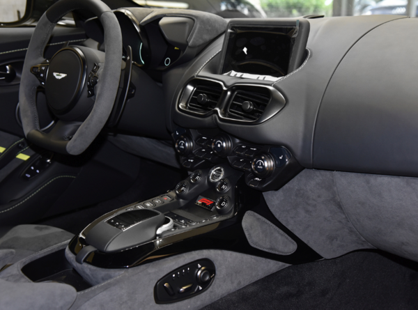ASTON MARTIN 阿斯顿·马丁 V8 Vantage