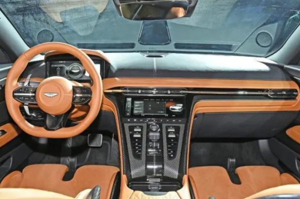 ASTON MARTIN 阿斯顿·马丁 DB12