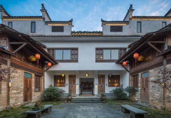 婺源最美的季节里不加价！76m²贵宾房，近住一送一！婺源明训别院·云水谣 诗礼文化古典贵宾房2晚连住套餐（含双早+粉蒸鱼+古法酿制米酒）