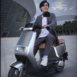 aima 爱玛 a505石墨烯电池长续航时尚学生双人踏板智能电动摩托车破冰