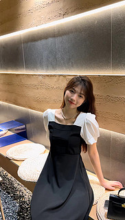 黑色连衣裙女秋2023法式复古方领收腰显瘦气质赫本风长款裙子