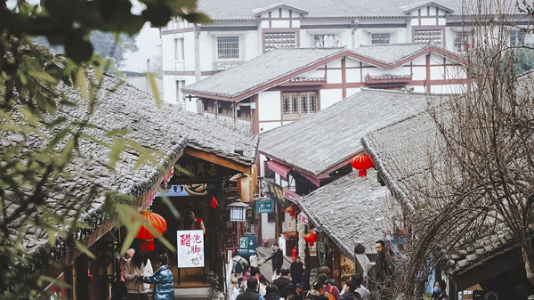 吃火锅看夜景，俯瞰重庆！重庆4天3晚跟团游（五钻住宿+6早1正+云端之眼+两江游船+双人火锅套餐）