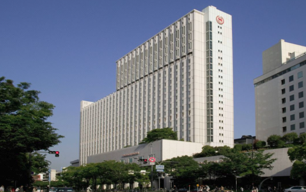 楼下就是地铁，难得的全程不加价！日本大阪都喜来登酒店 甄选楼层豪华双床房 1晚（含双早+11岁以下儿童免费用床+延迟退房）