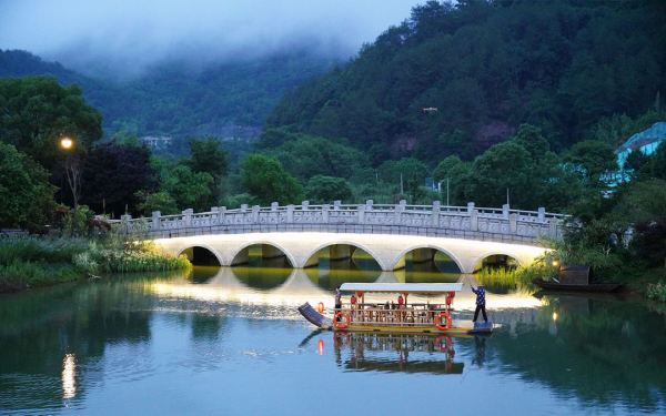 让长辈夸你会选，周末和采茶季都不加价！福建武夷山大红袍山庄/武夷山悦华酒店 指定房型2-5晚连住通兑套餐