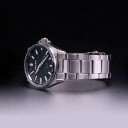 seiko精工手表石英表系列时尚潮流绿盘条纹100米防水夜光计时男表sur