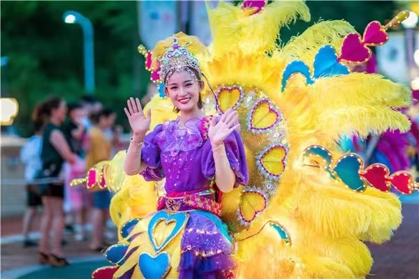 直通乐园的童话城堡,送2日不限次门票!安吉银润锦江城堡酒店 豪华房2晚连住套餐(含2大1小早餐+乐园双人门票+迷你吧等)