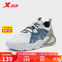 XTEP 特步 男鞋珊瑚运动鞋男款2022男士休闲鞋秋季轻便网面潮流鞋子978319320011 帆白/深泥灰/仓灰色(革网) 40