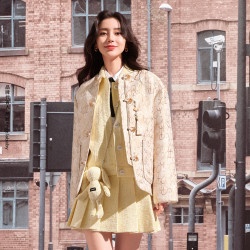 ochirly欧时力秋装国风字母提花棉衣外套女