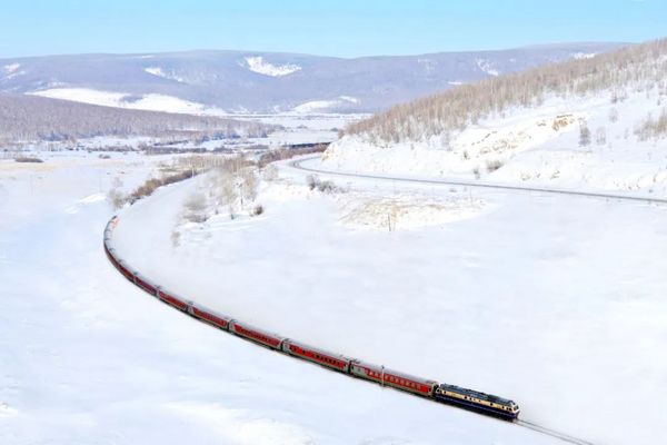 这趟2.8万一个人“国内火车天花板” 的呼伦贝尔号雪国列车就要发车去冷极啦！