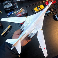 中精质造 白天鹅战略轰炸机模型 机翼联动+全机身合金+灯光+支架底座