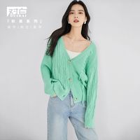 对白温柔针织开衫女时髦绞花设计感慵懒风毛衣