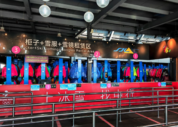 扣除雪票房费只要300+,周末/寒假都不加价!!北京八达岭希尔顿逸林酒店 高级双床房1晚套餐(含双早+双人4小时滑雪票)