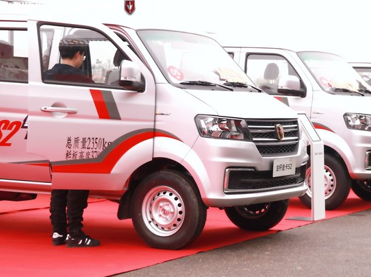 车皮卡>文章详情>外观方面,金杯金卡s2延续了鑫源金杯旗下微卡车型的