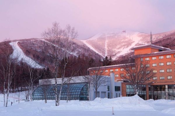 日本前奥运场馆，北海道这家CM焕然新生！Club Med地中海俱乐部佐幌度假村 5晚一价全包滑雪套餐（含小型高级家庭房5晚+每日三餐自助+酒水畅饮+滑雪+暖浴+超丰富度假村活动）