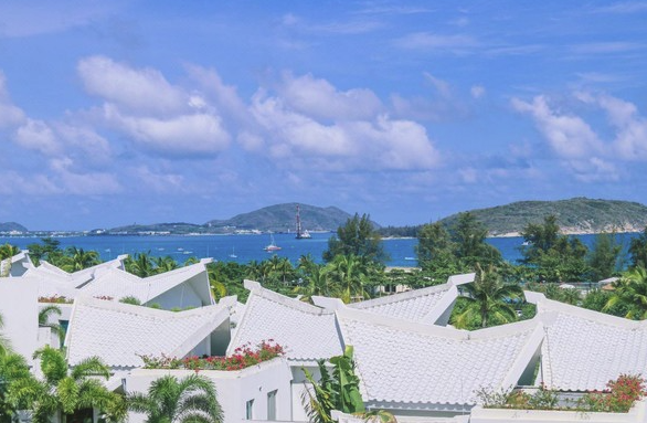 颇有网红潜质的海边白房子,却被名字耽误了!80平套房!三亚亚龙湾迎宾馆 庭院家庭小套房2晚+早餐+火锅+门票+DIY活动