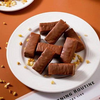 岭哥花生仁夹心巧克力能量棒架零食士力黑巧克力架年后充饥喜糖果 夹心花生巧克力 500g 1袋