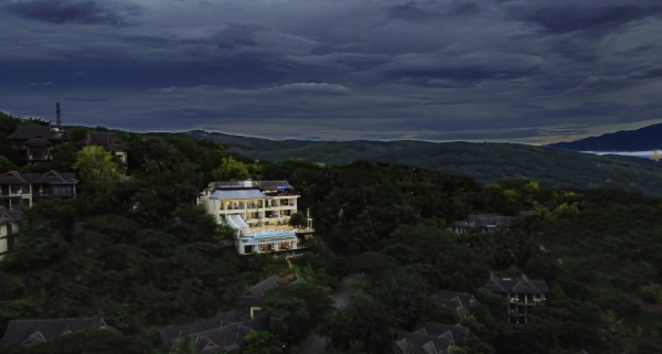 周末元旦不加价!西双版纳景洪花蔓山屿顶奢酒店 芬迪·LAM全景泡池大床房1晚+双早+下午茶+旅拍+接送等