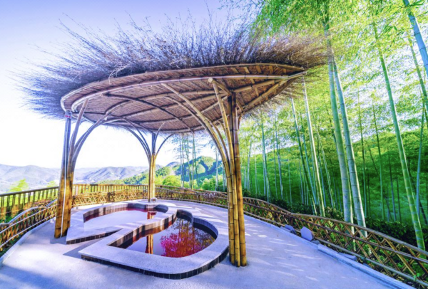 位于山顶的自然民宿，夏漂流冬泡汤！安吉荣耀天空之城度假酒店 竹景大床房1晚+双早+双人汤泉多少钱-什么值得买