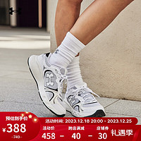 安德玛（UNDERARMOUR）秋冬Charged Vantage Lux2女子运动跑步鞋3028449 白色101 38.5