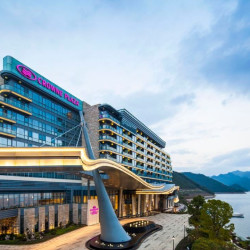 史低！333/晚！还给正餐+私汤！杭州千岛湖皇冠假日酒店 高级房3晚（含双早+室内儿童乐园等）