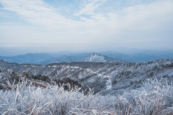 含大明山万松岭双人雪票！杭州中都青山湖畔大酒店 山景高级大/双床房1晚套餐（含双早+万松岭滑雪入场券2张）