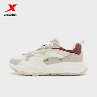 XTEP 特步 休闲鞋女秋冬耐磨缓震运动鞋女子舒适老爹鞋女鞋 帆白/云母灰/砖红色 37